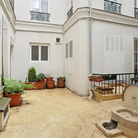 Les Invalides & Eiffel Tower - 1br - Cityapartmentstay